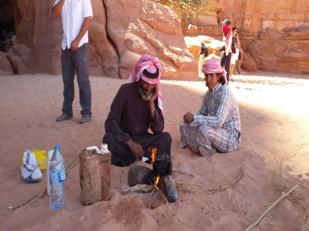 Wadi Rum Quiet Village Camp Bagian luar foto