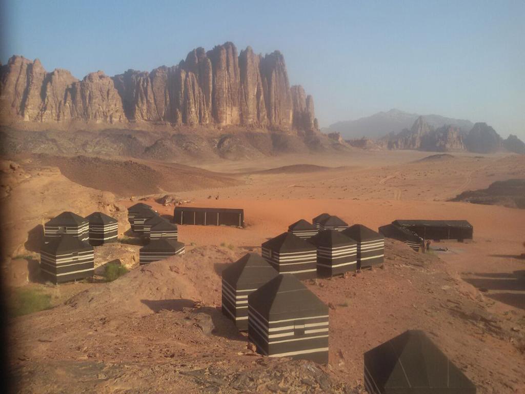 Wadi Rum Quiet Village Camp Bagian luar foto