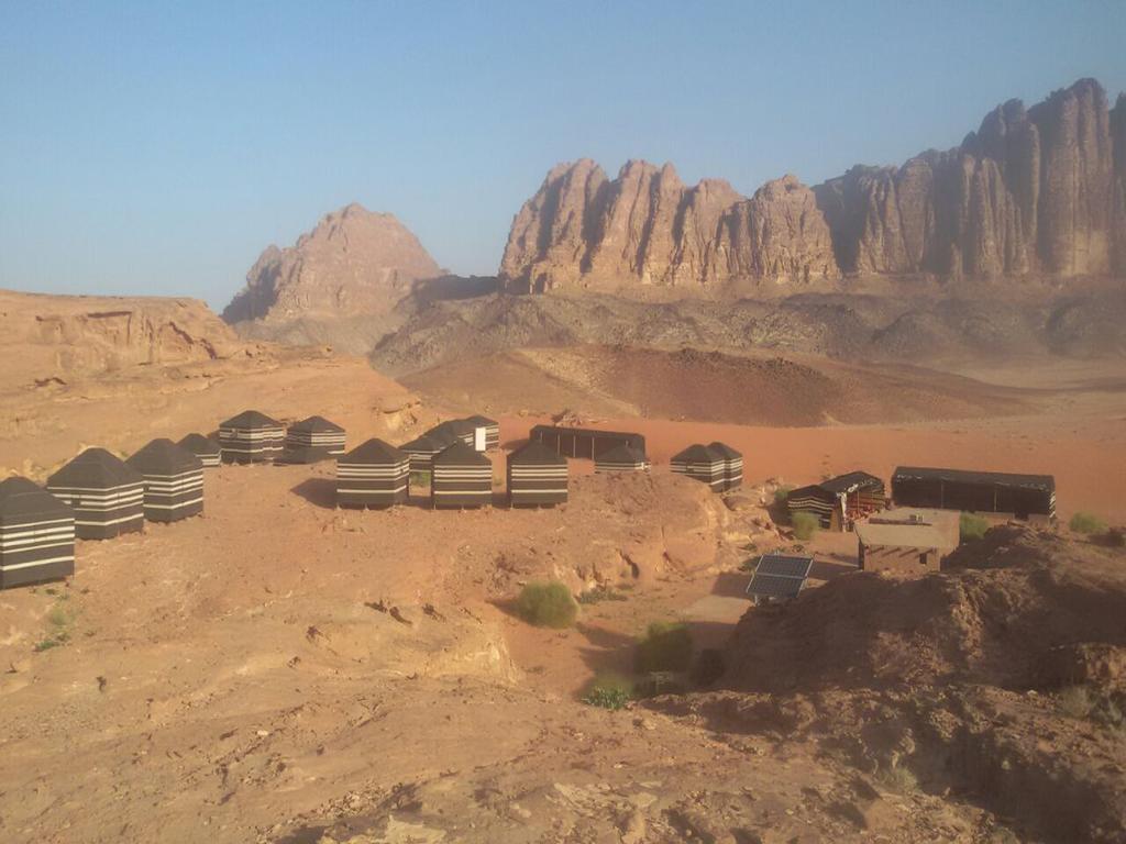 Wadi Rum Quiet Village Camp Bagian luar foto