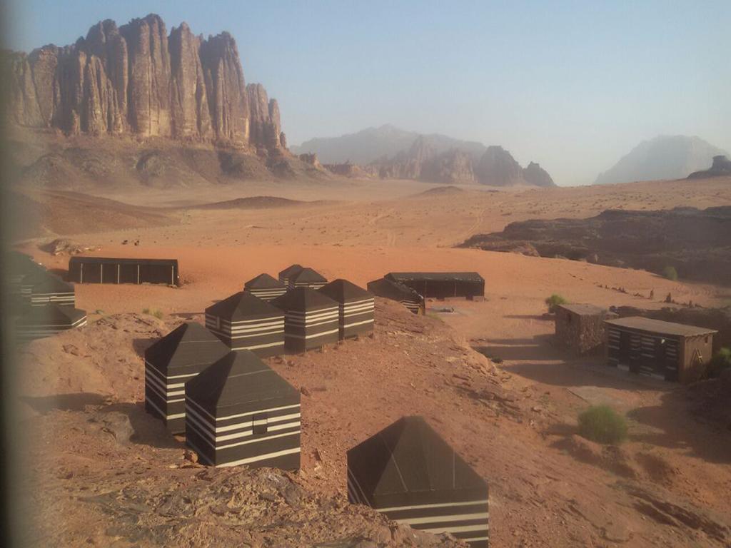 Wadi Rum Quiet Village Camp Bagian luar foto