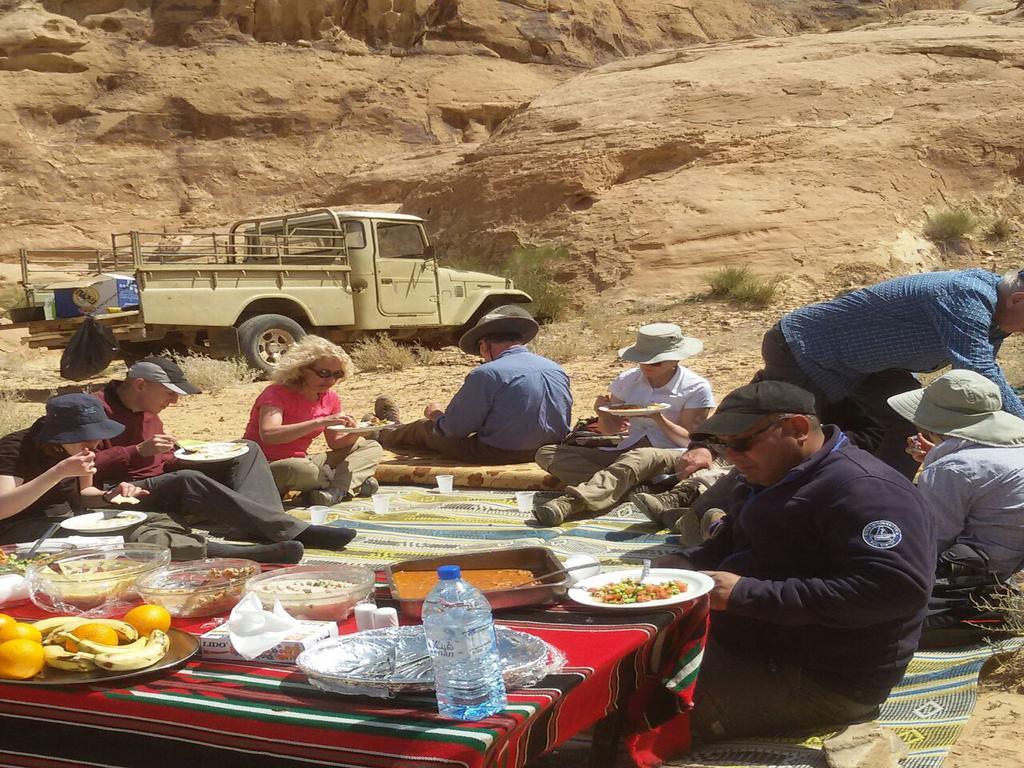 Wadi Rum Quiet Village Camp Bagian luar foto