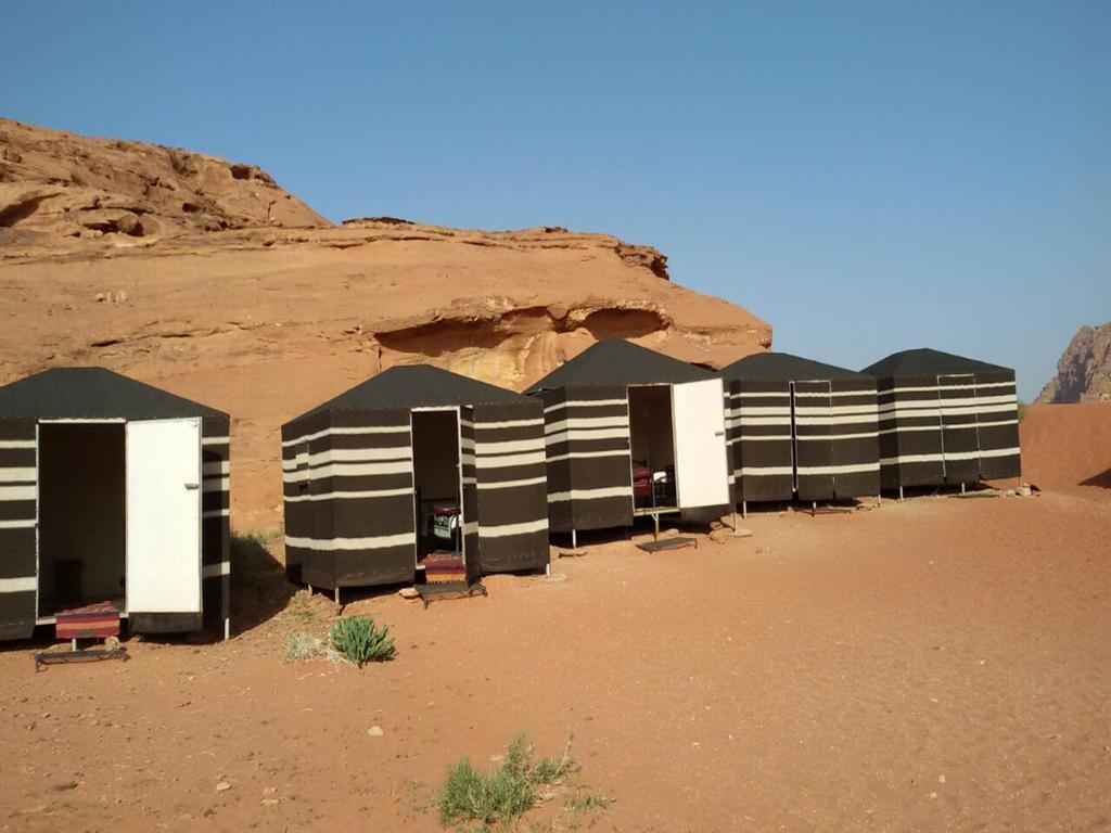 Wadi Rum Quiet Village Camp Bagian luar foto